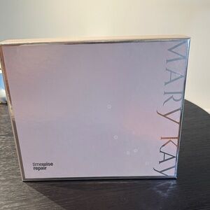 Mary Kay Timewise Repair Set in Elegant Silver